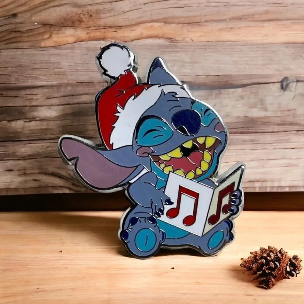 Disney Christmas Cuties 2021 Mystery Pin ….Open box …1 pin …..collectable,